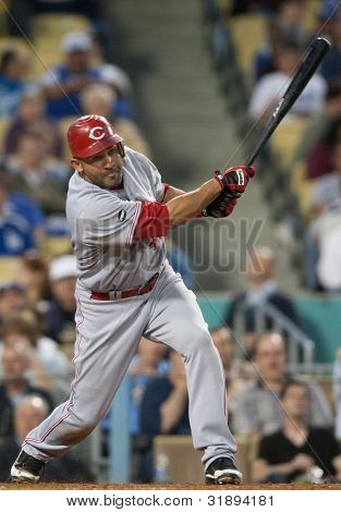 LOS ANGELES - 13 juni: Cincinnati Reds 3B Miguel Cairo #43 under Major League Baseball spel på 