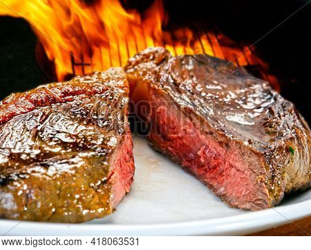 sliced grilled steak served to the point, Picanha