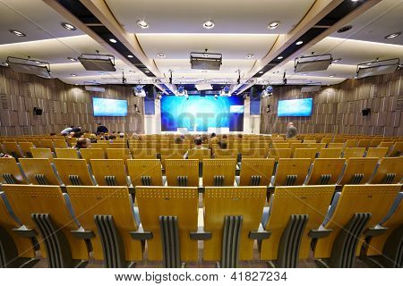 Moscou - 28 de fevereiro: Sala de conferências principal em internacional multimídia centro de RIA Novosti, 28 de fevereiro de 201