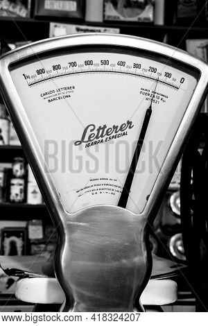 Elche, Alicante, Spain- March 28, 2021: Vintage Weight Scale Exhibited In The Pusol Museum Of Elche