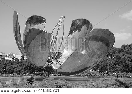 Stunning Floralis Generica, A Gigantic Flower Sculpture Made Of Steel And Aluminum By The Argentine 