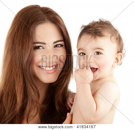 Fotka krásná matka hospodářství roztomilý chlapeček, detailní portrét hezká brunetka ženy s Littem.