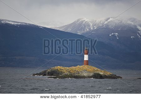 Faro Les Eclaireurs, sobre el canal Beagle