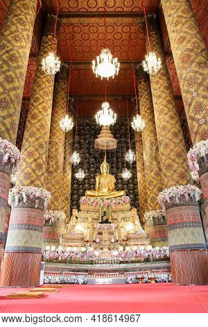 Bangkok, Thailand April 5, 2019 - Beautiful Buddha Statue In Wat Hong Rattanaram Ratchaworawihan Pub