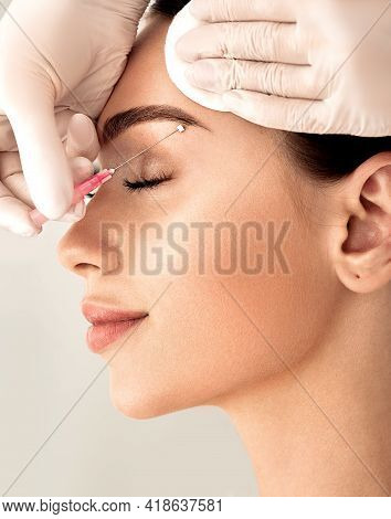 Lifting Eyebrow Lines Using Mesothreads. Needle With Mesothreads Near A Female Face For Contour Faci