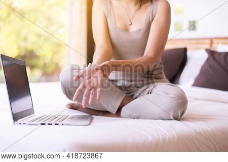 Woman Suffering From Numbness On Wrist,numbing Pain In Hand