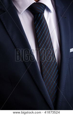 Business-Anzug und Krawatte