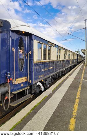 Chantilly, France - September 22 2019: The Venice Simplon-orient-express, Or Vsoe, Is A Private Luxu
