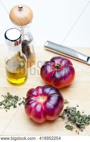 Beautiful Fresh Mar Azul (marazul) Tomatoes. It Is A New And Delicious Variety Of Tomato With Delica
