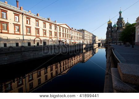 ST.PETERSBORG, Rusland - 21 maj: Griboyedovs Canal Embankment, 21 maj 2012 i St.Petersburg, Rusland. 