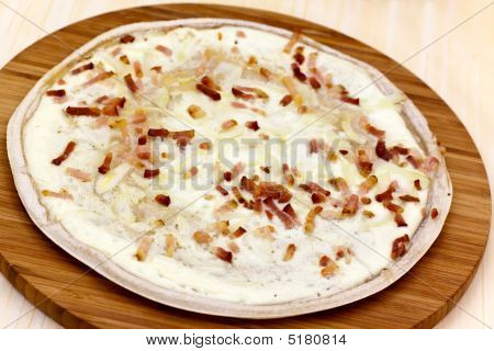 Flammkuchen - Tarte Flambee, z wędzonym boczkiem