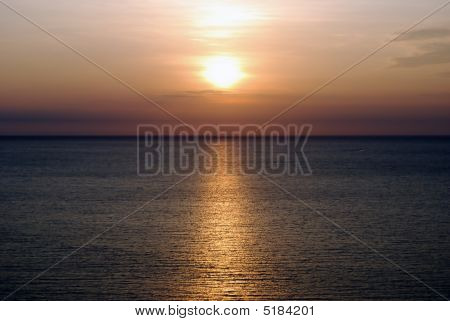 Zachody słońca na wybrzeżu Oceanu Spokojnego