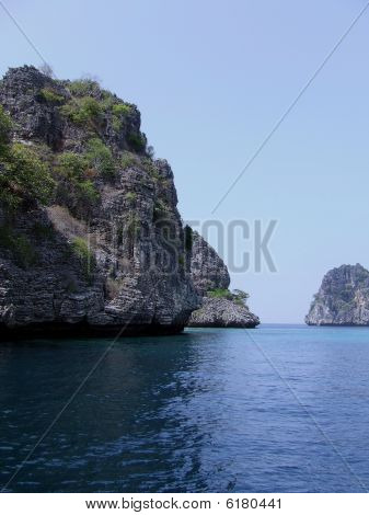 Скалистые острова