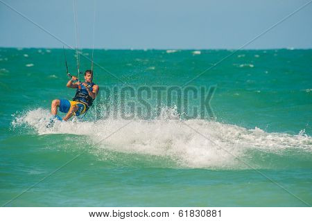 Italy, Fossacesia 15 Ago 2013 - Funny Kitesurfer In Action