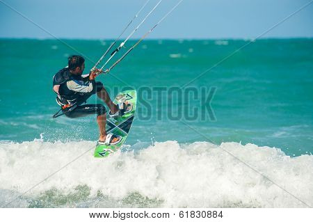 Italy, Fossacesia 15 Ago 2013 - Funny Kitesurfer In Action
