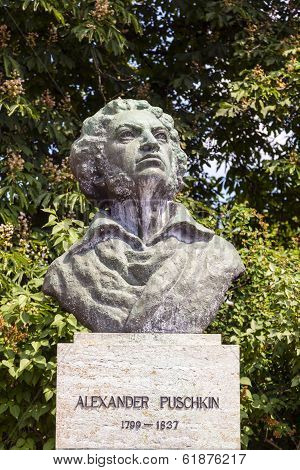WEIMAR, GERMANY - AUG 7, 2013: bronce of author  Alexander Puschkin in Weimar