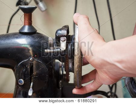 sewing process in the phase of overstitching