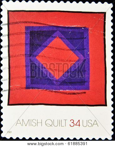 UNITED STATES OF AMERICA - CIRCA 2001: A stamp printed in USA shows a amish quilt circa 2001