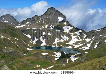 Tuc de Mauberme y lago Montoliú