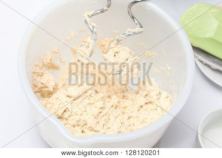 Quiche lorraine preparation : Bowl with quiche lorraine dough