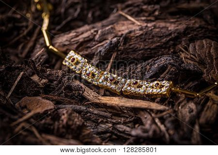 Goldplated necklace with small rhinestones, studio shot