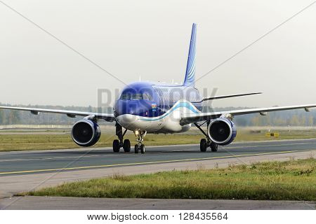 Airbus A320 Azerbaijan Airlines Taxiing