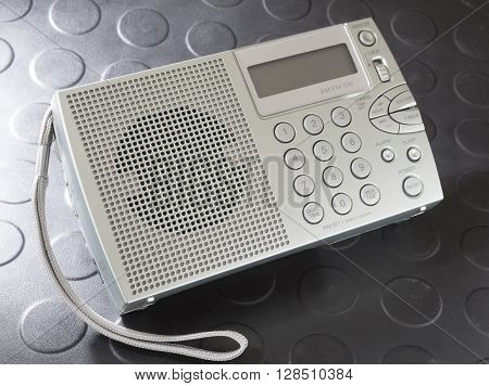 Battery powered portable radio that covers shortwave and broadcast bands