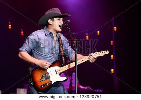 HUNTINGTON, NY-JAN 8: Musician Jon Pardi performs onstage during the 