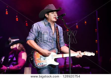 HUNTINGTON, NY-JAN 8: Musician Jon Pardi performs onstage during the 