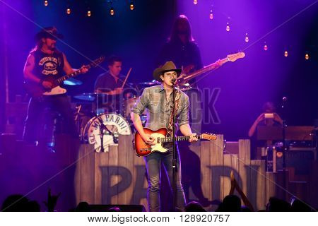 HUNTINGTON, NY-JAN 8: Musician Jon Pardi performs onstage during the 