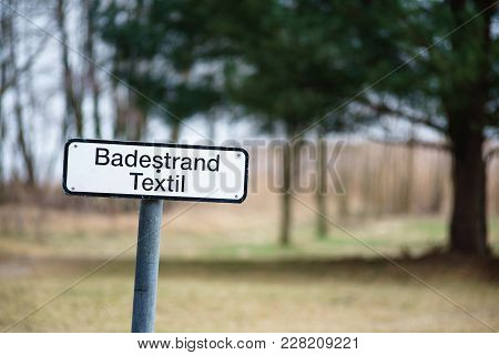 Pointer On A Public Beach. Bathing Is Allowed Only In Swimsuits And/or Swim Briefs (in German: Bades