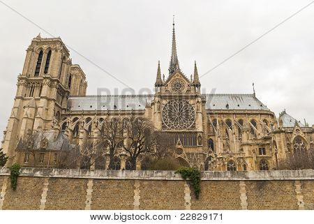Notre Dam De Paris