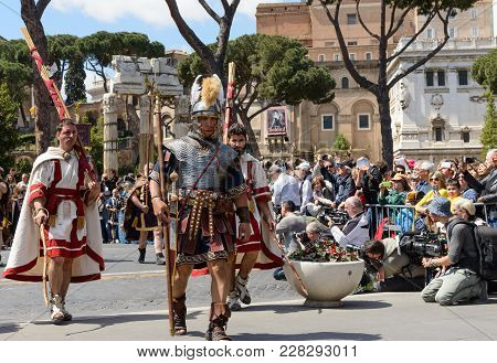 Show Of Ancient Romans In The Birthday Of Rome Occasion