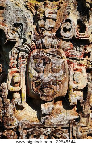 Skulpturer i arkæologiske Park i Copan Ruinas