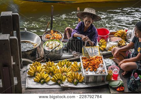 Bangkok Thailand - October 08: Old Women Trader Fried Fried Banana For Sell In The Boat At Former Ti