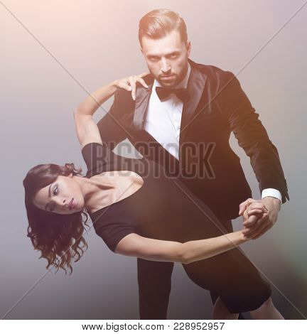 couple dancing social danse (kizomba or bachata or semba)