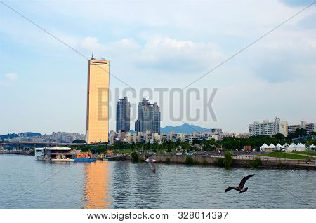 View To 63 Building From The Hang River