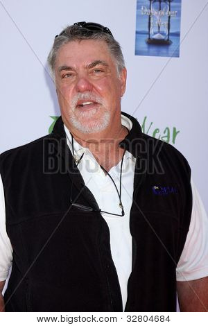 LOS ANGELES - 7 maja: Bruce McGill przybywa na 5th Roczny George Lopez Celebrity Golf Classic w 