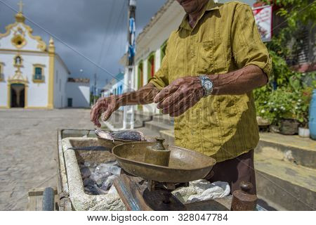 Marechal Deodoro, Alagoas, Brazil - June 21, 2016: Fish Vendor In The Streets Of A Northeast Brazili