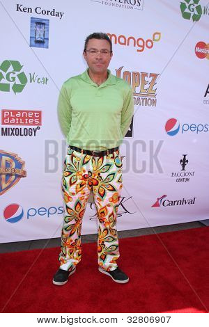 Лос-Анджелес - 7 мая: Джон J Йорк прибывает на 5-й ежегодный Джордж Лопес знаменитости Гольф Классический на L