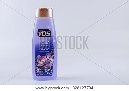October 14 2019 Ny Usa: Bottle Of Vo5 Shampoo On A Bloomining Freesia Moisturizing Shampoo Soften An