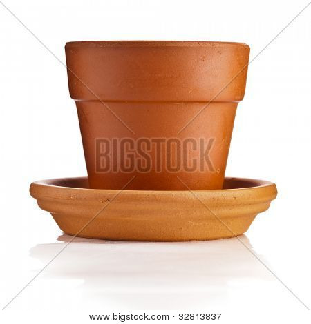 Ler flower pot med underkop isoleret på hvid baggrund