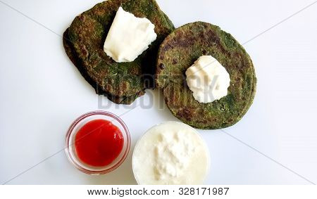 Spinach Paratha Flatbread Indian Cuisine Served With Traditional Punjabi Dahi And Chutney