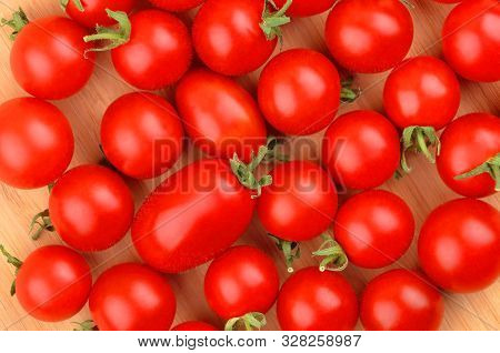 Tomato (solanum Lycopersicum Var. Cerasiforme)