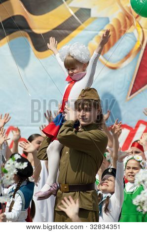 Soldat med pige