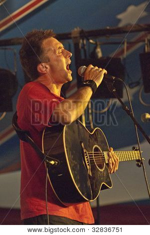 Ben Daughtry uit de N.u.m.b. van de Band op het Festival van Exeter Respect.