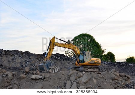 Excavator With Crusher Bucket For Crushing Concrete. Construction Waste Recycling For Construction M
