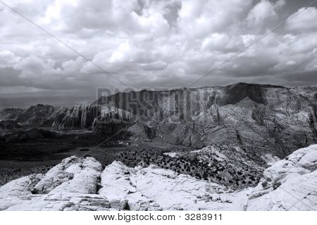 Guardando verso il basso le arenarie In Snow Canyon - Utah