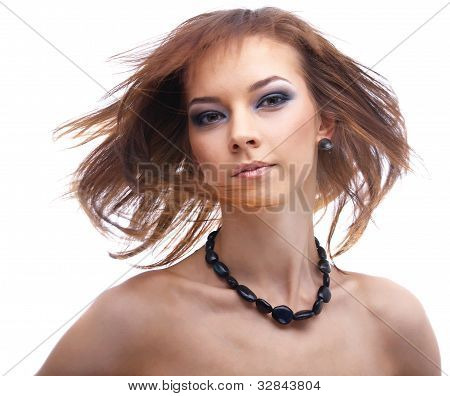 Modell mit flatternden Haare
