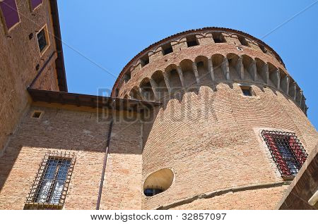 สฟอร์ซาของปราสาท Dozza Emilia-Romagna อิตาลี